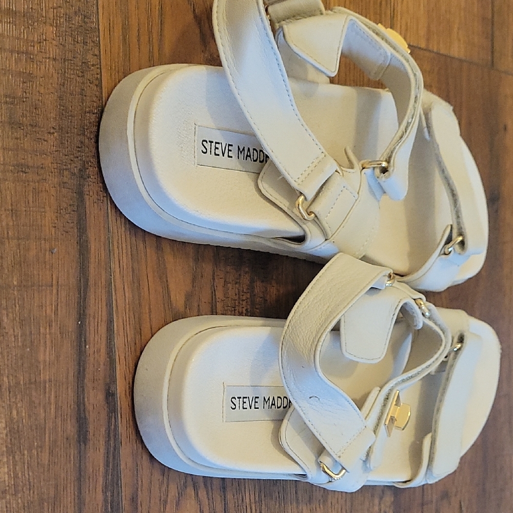 Steve Madden Cream Sandals with Gold Accent - Picture 6 of 8